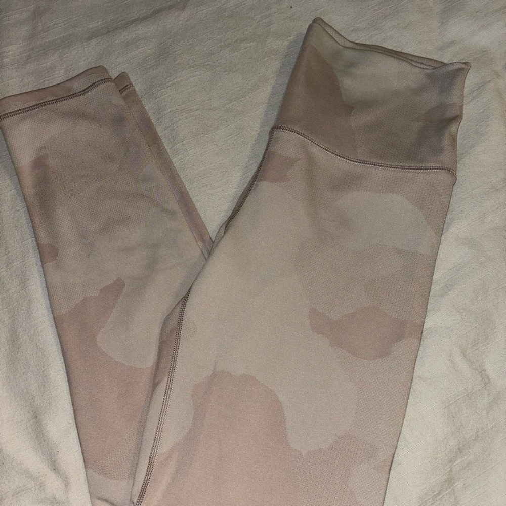 Aerie Offline White Camo Leggings Size M